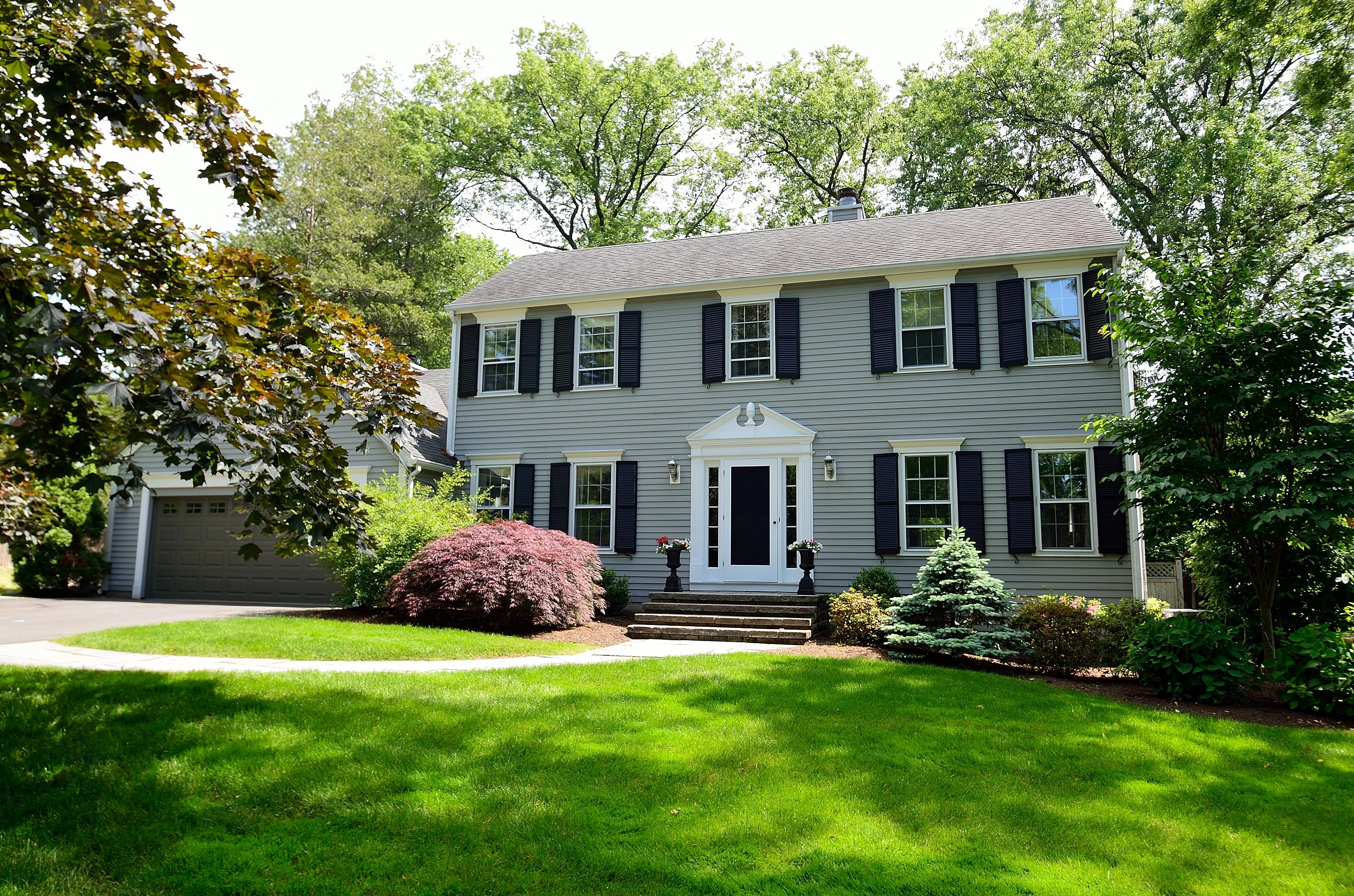 9 Middlebrook Road, West Hartford, CT 06119, Presented by Berkshire